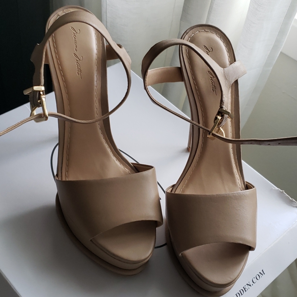 Heels - Picture 4 of 4